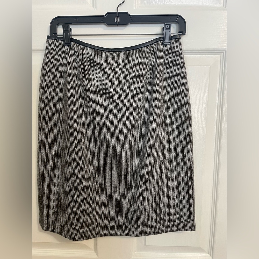 Kasper Black and White Textured Pencil Skirt